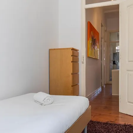 Apartment Typical 2bdr In By Lovelystay