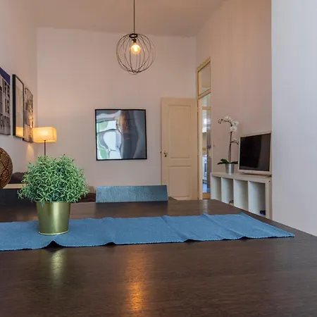 Typical 2bdr In By Lovelystay Lisboa