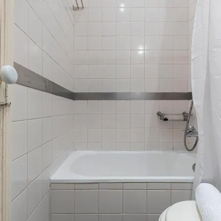 公寓 Typical 2bdr In By Lovelystay Lisboa
